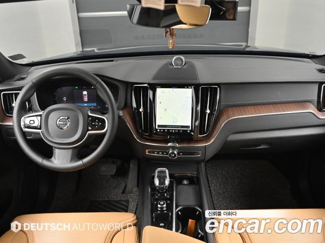 Volvo XC60 — interior