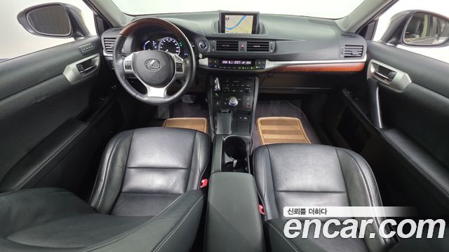 Lexus CT200h — interior