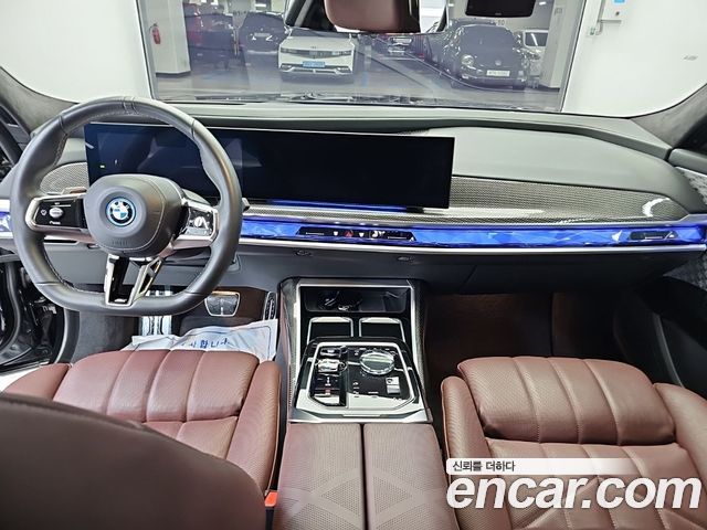 BMW i7 — interior