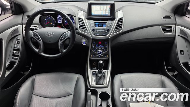 Hyundai Avante — interior