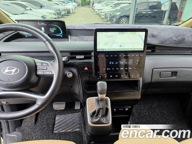 Hyundai Staria — interior