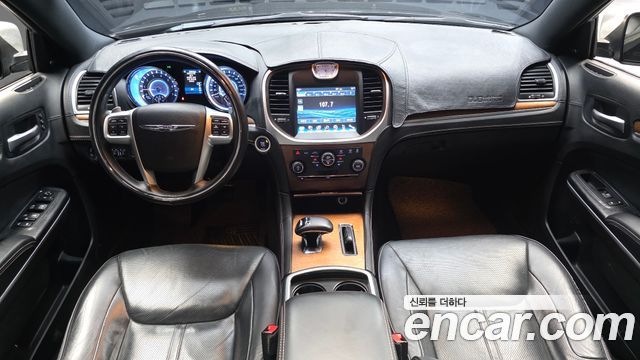 Chrysler 300C — interior