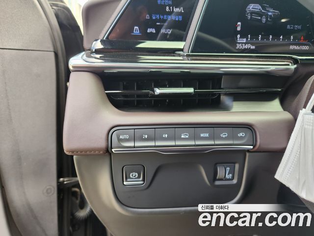 Cadillac Escalade — interior
