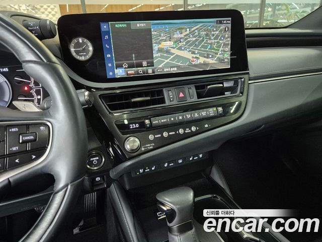 Lexus ES — interior