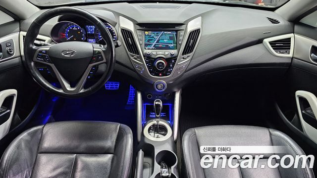 Hyundai Veloster — interior