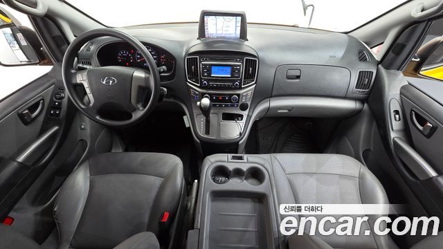 Hyundai Starex — interior