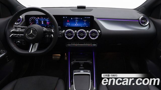 Mercedes-Benz GLA-Class — interior