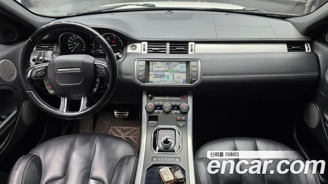 Land Rover Range Rover Evoque — interior