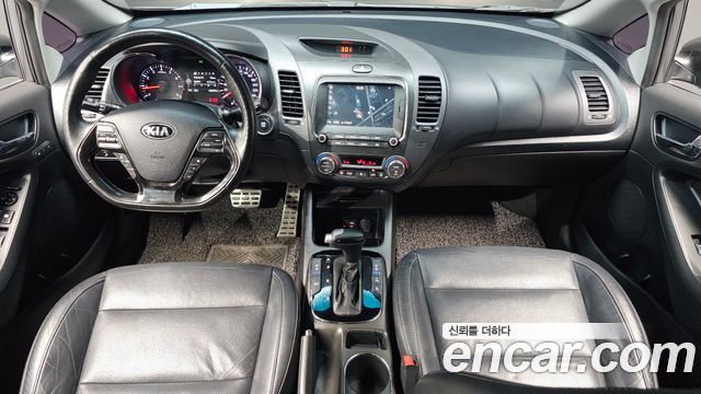 Kia K3 — interior