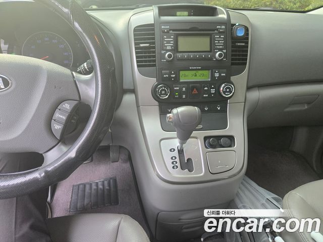 Kia Carnival — interior