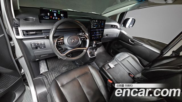 Hyundai Staria — interior
