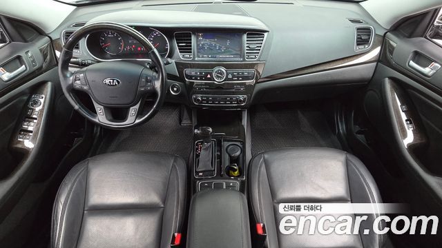 Kia K7 — interior