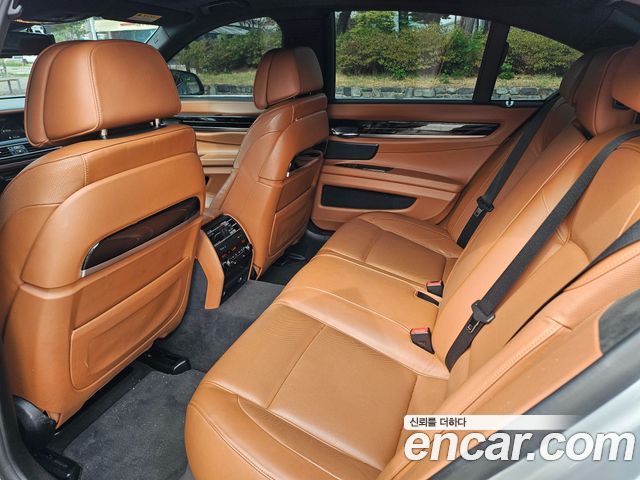 BMW 7 Series — interior