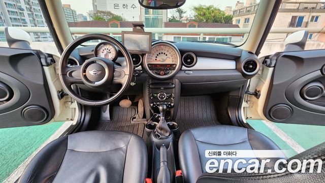 MINI Cooper — interior