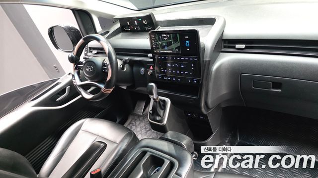 Hyundai Staria — interior