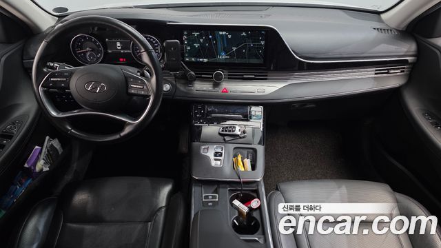 Hyundai Grandeur — interior