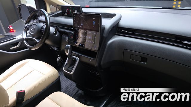 Hyundai Staria — interior