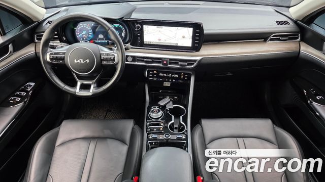 Kia K5 — interior