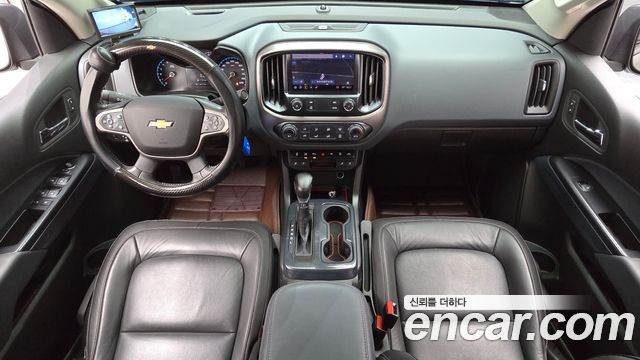 Chevrolet Korea Colorado — interior