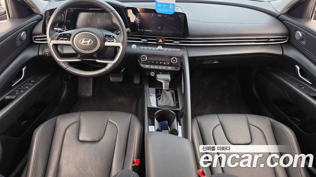 Hyundai Avante — interior