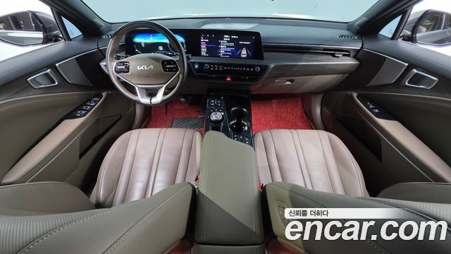 Kia K8 — interior