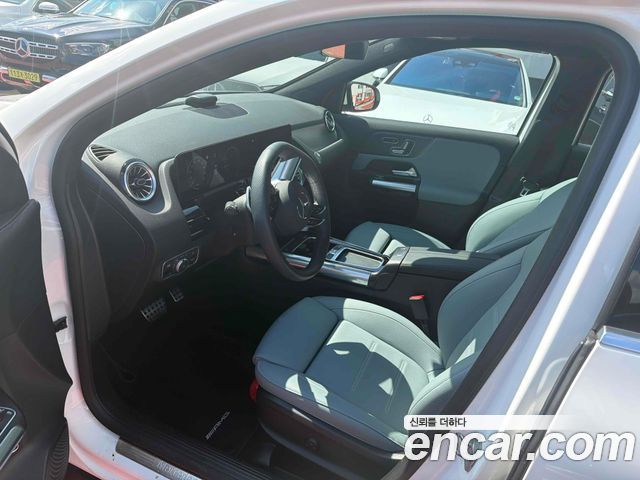 Mercedes-Benz GLA-Class — interior