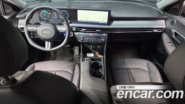 Hyundai Sonata — interior