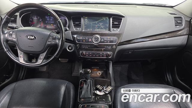 Kia K7 — interior