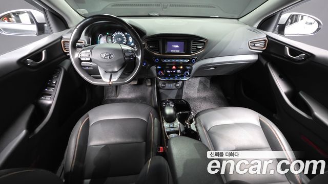 Hyundai Ioniq — interior