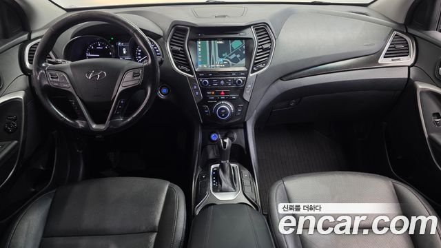 Hyundai Santa Fe — interior