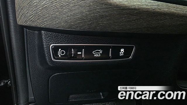 Kia K8 — interior