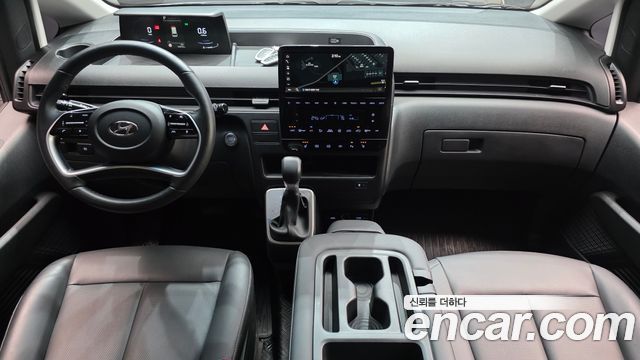 Hyundai Staria — interior