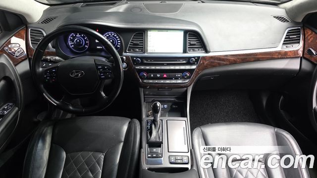 Hyundai Aslan — interior