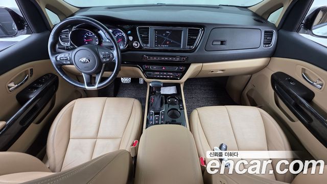 Kia Carnival — interior