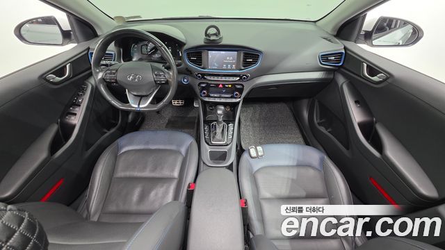 Hyundai Ioniq — interior
