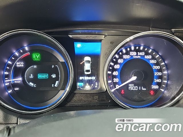 Hyundai Sonata — interior
