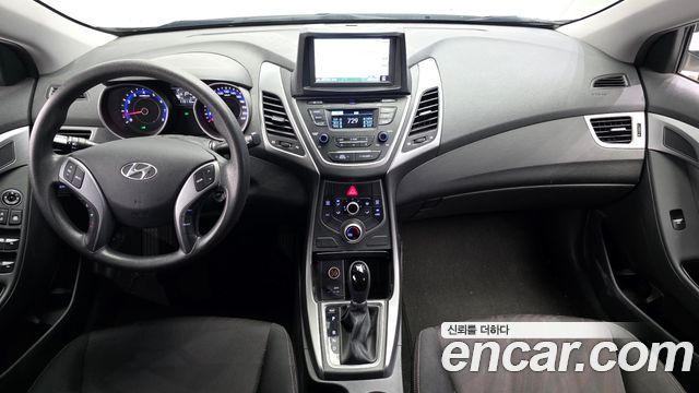 Hyundai Avante — interior