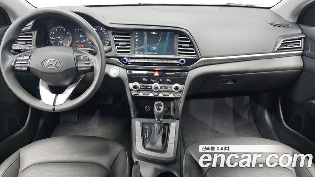 Hyundai Avante — interior