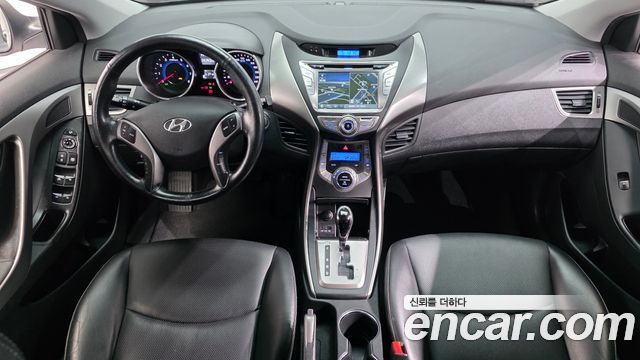 Hyundai Avante — interior