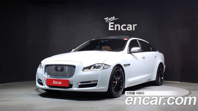 Jaguar XJ