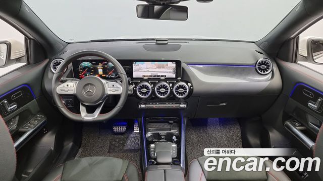 Mercedes-Benz GLA-Class — interior