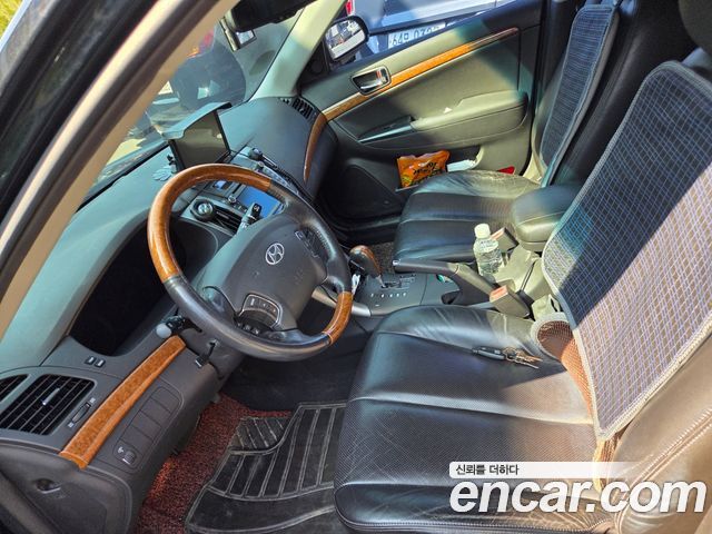 Hyundai Sonata — interior