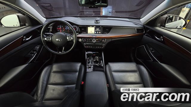 Kia K7 — interior