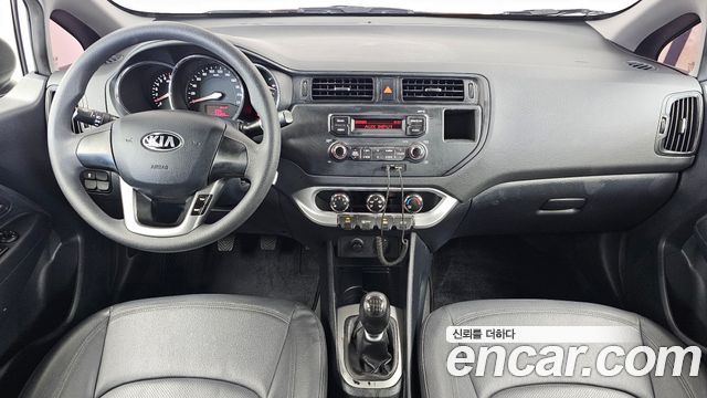 Kia Pride — interior