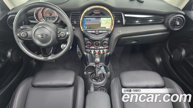 MINI Cooper — interior