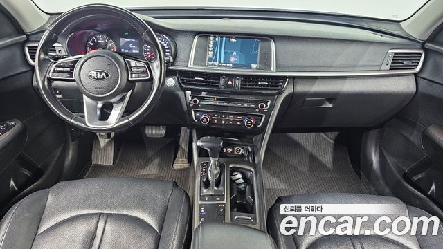 Kia K5 — interior