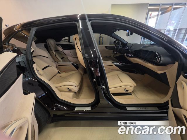 Ferrari Purosangue — interior