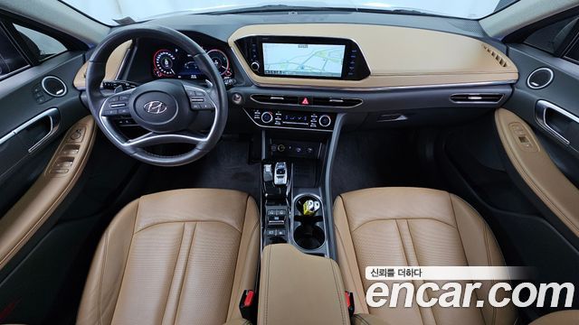 Hyundai Sonata — interior