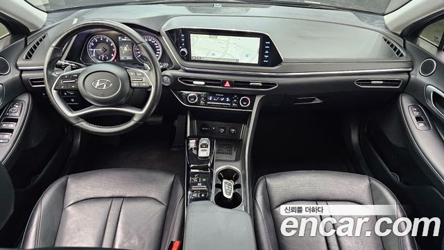 Hyundai Sonata — interior