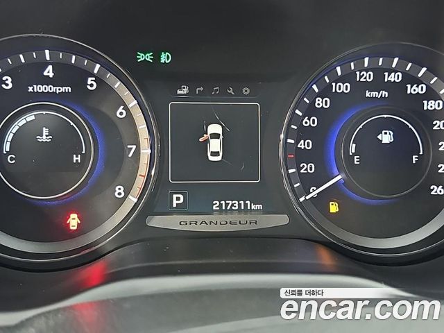Hyundai Grandeur — interior